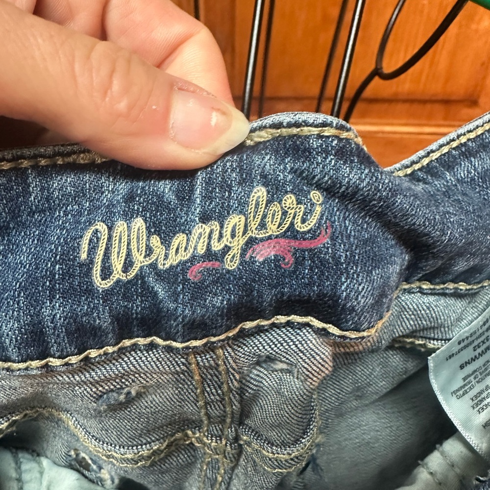 Wrangler Straight Leg Jeans in Classic Blue - Picture 5 of 9